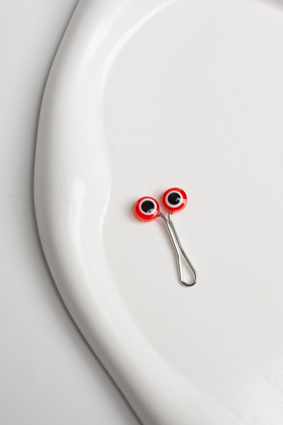 Eyes Clips Pin