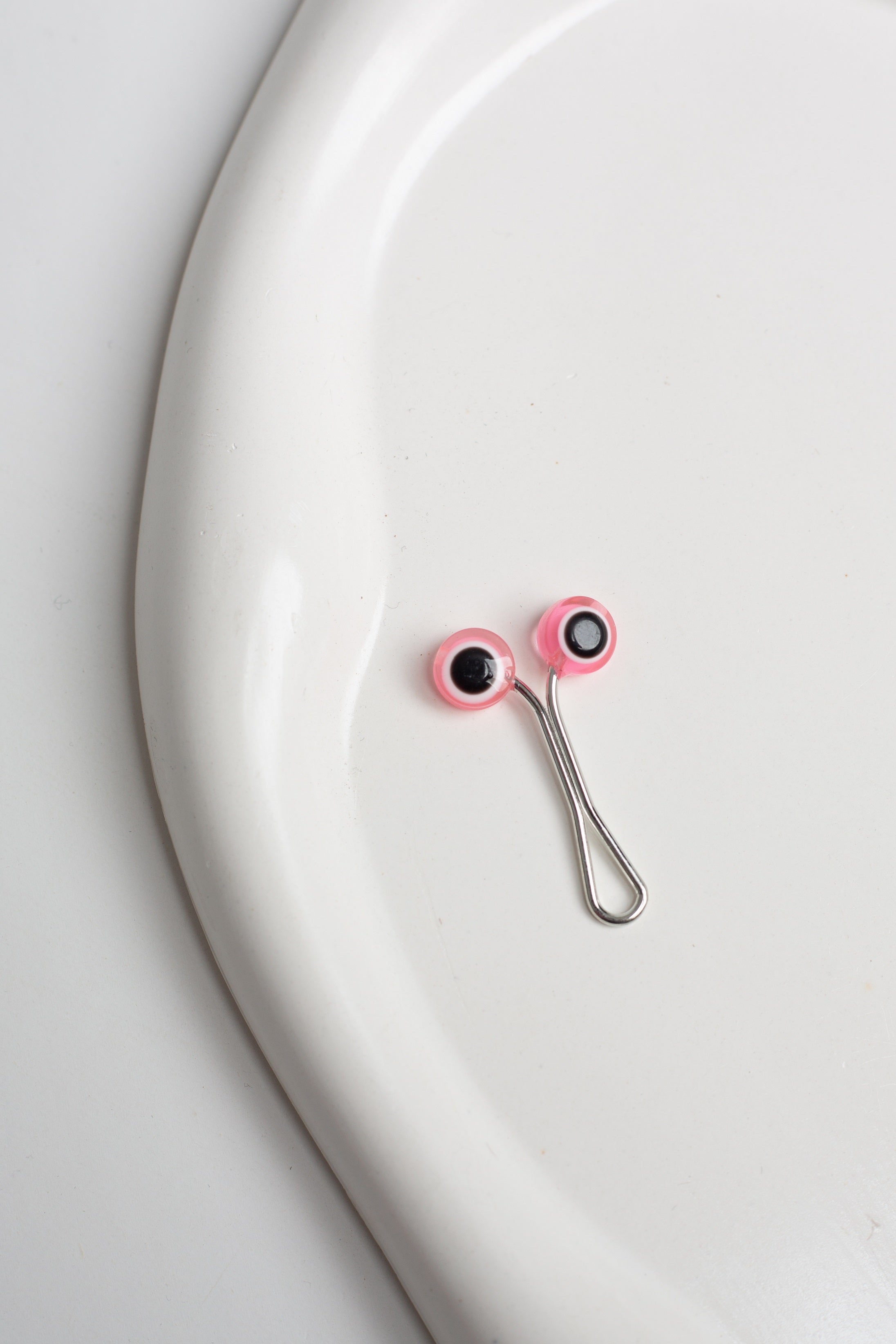 Eyes Clips Pin