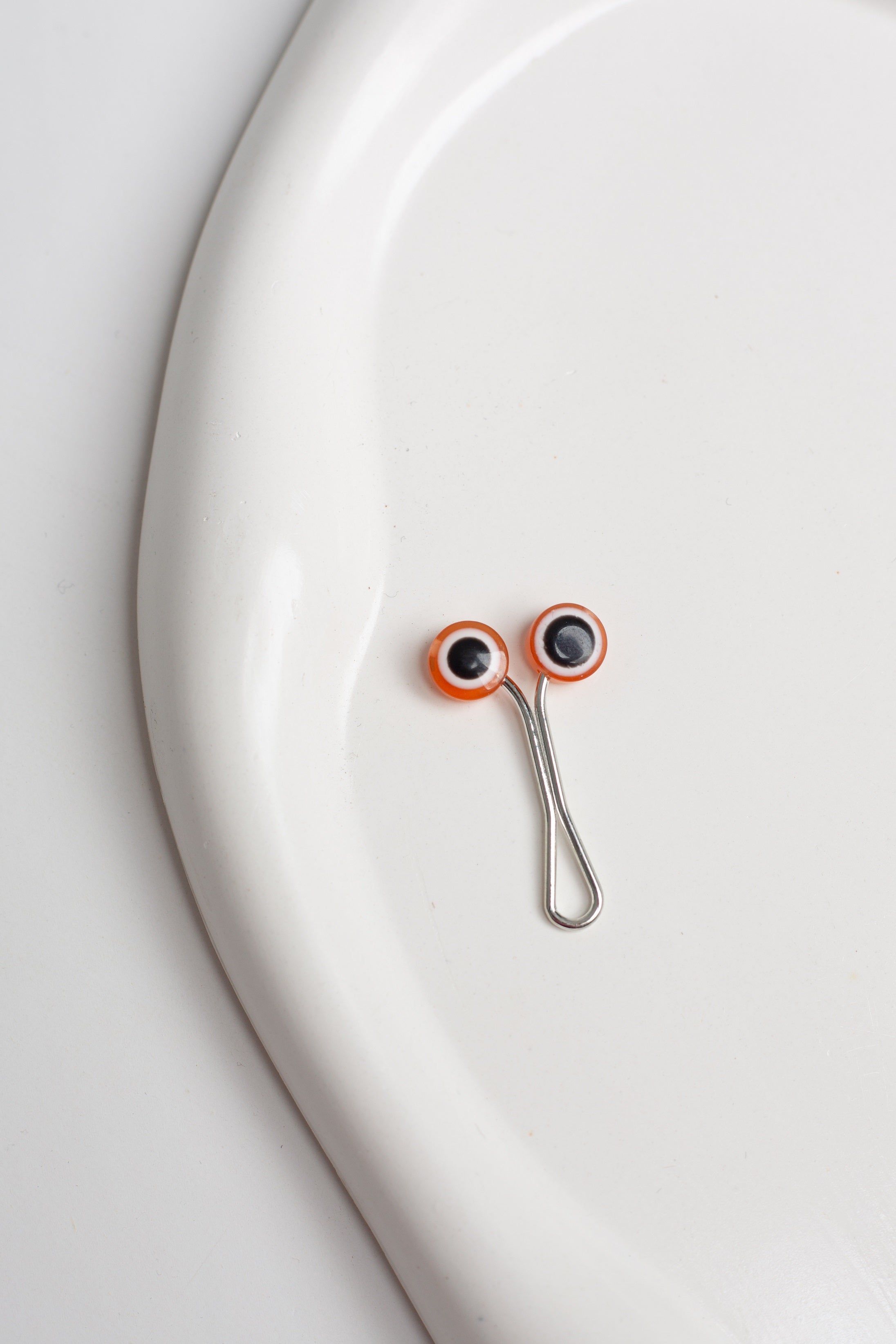 Eyes Clips Pin