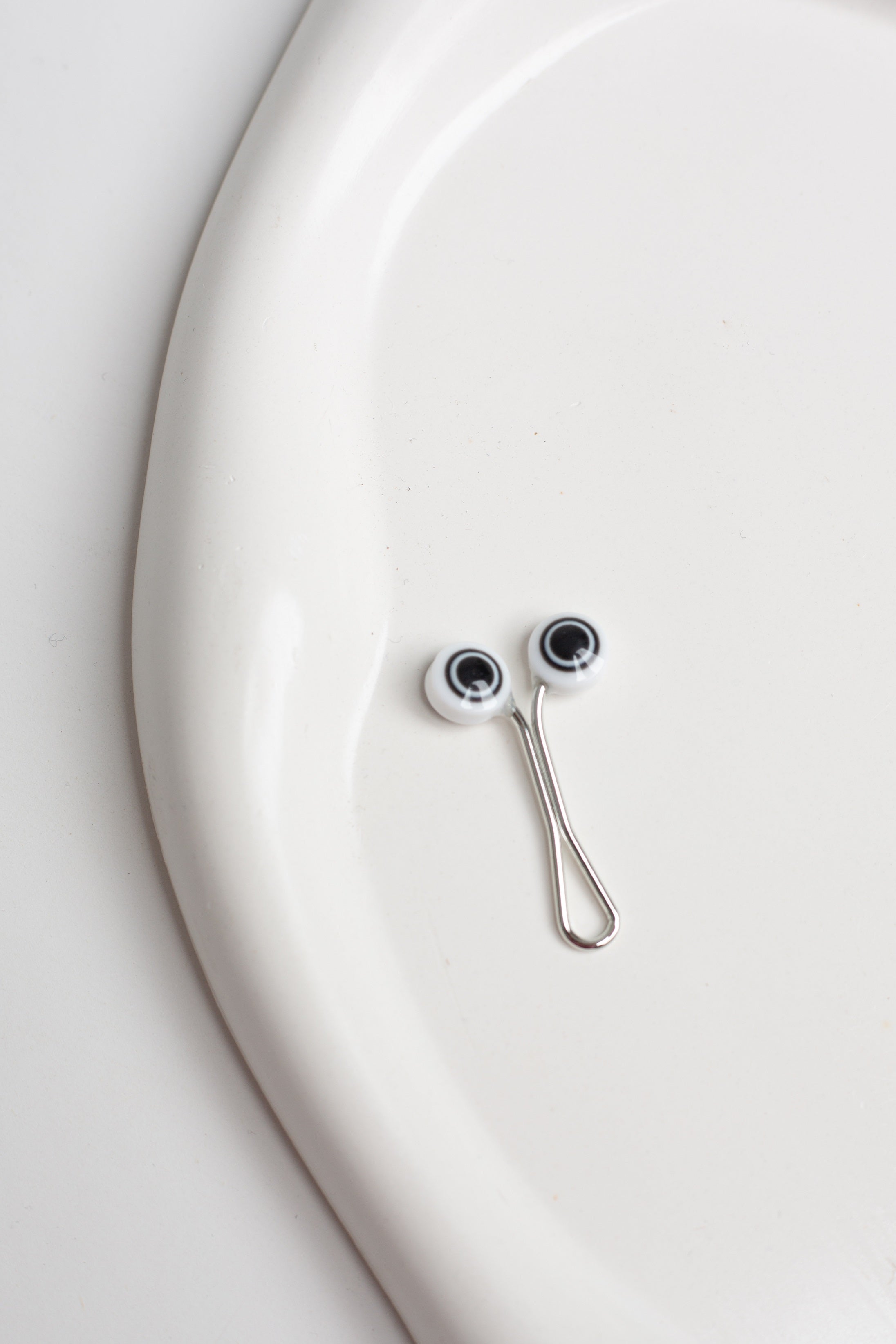 Eyes Clips Pin