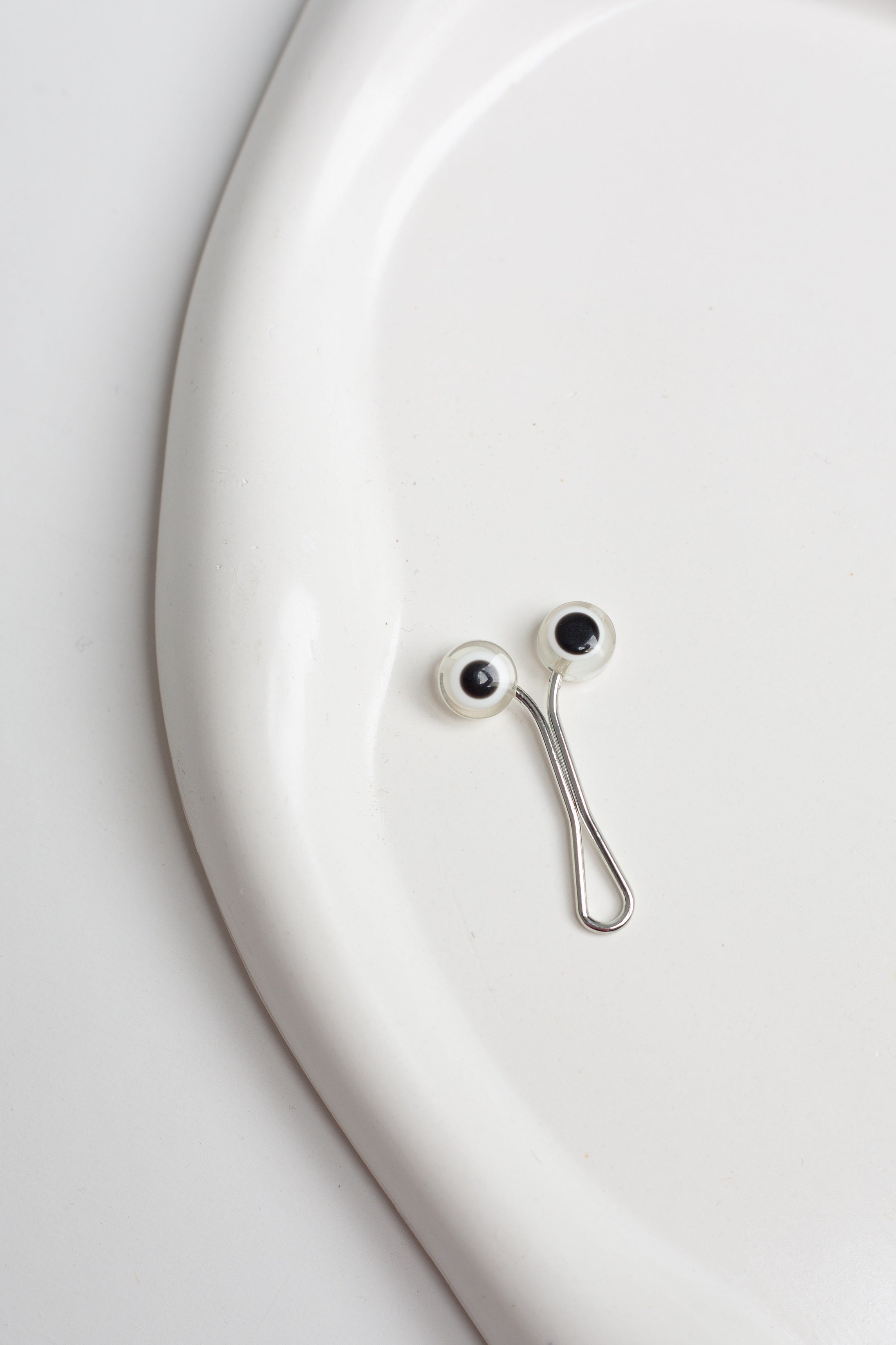 Eyes Clips Pin