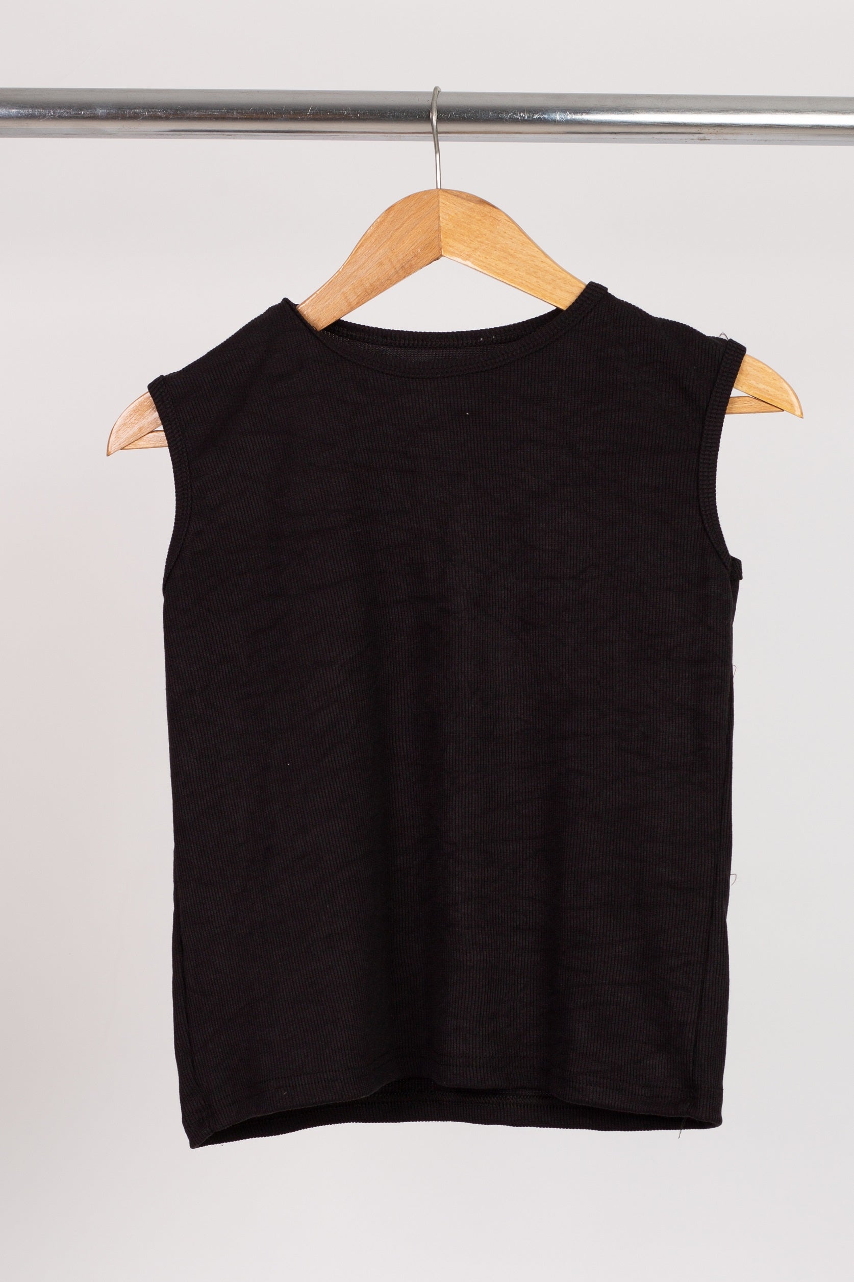 Sleeveless Plain ribbed top