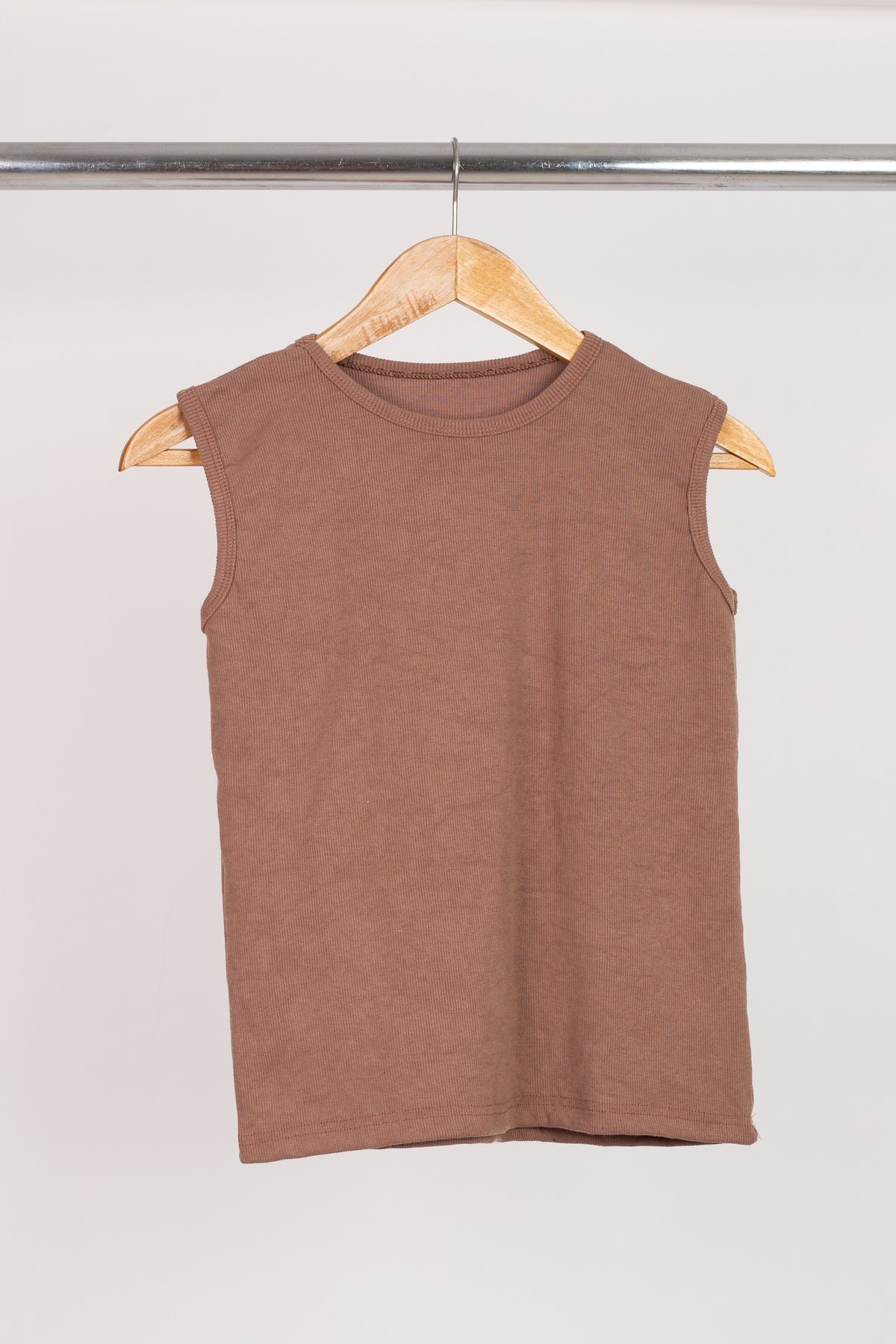 Sleeveless Plain ribbed top