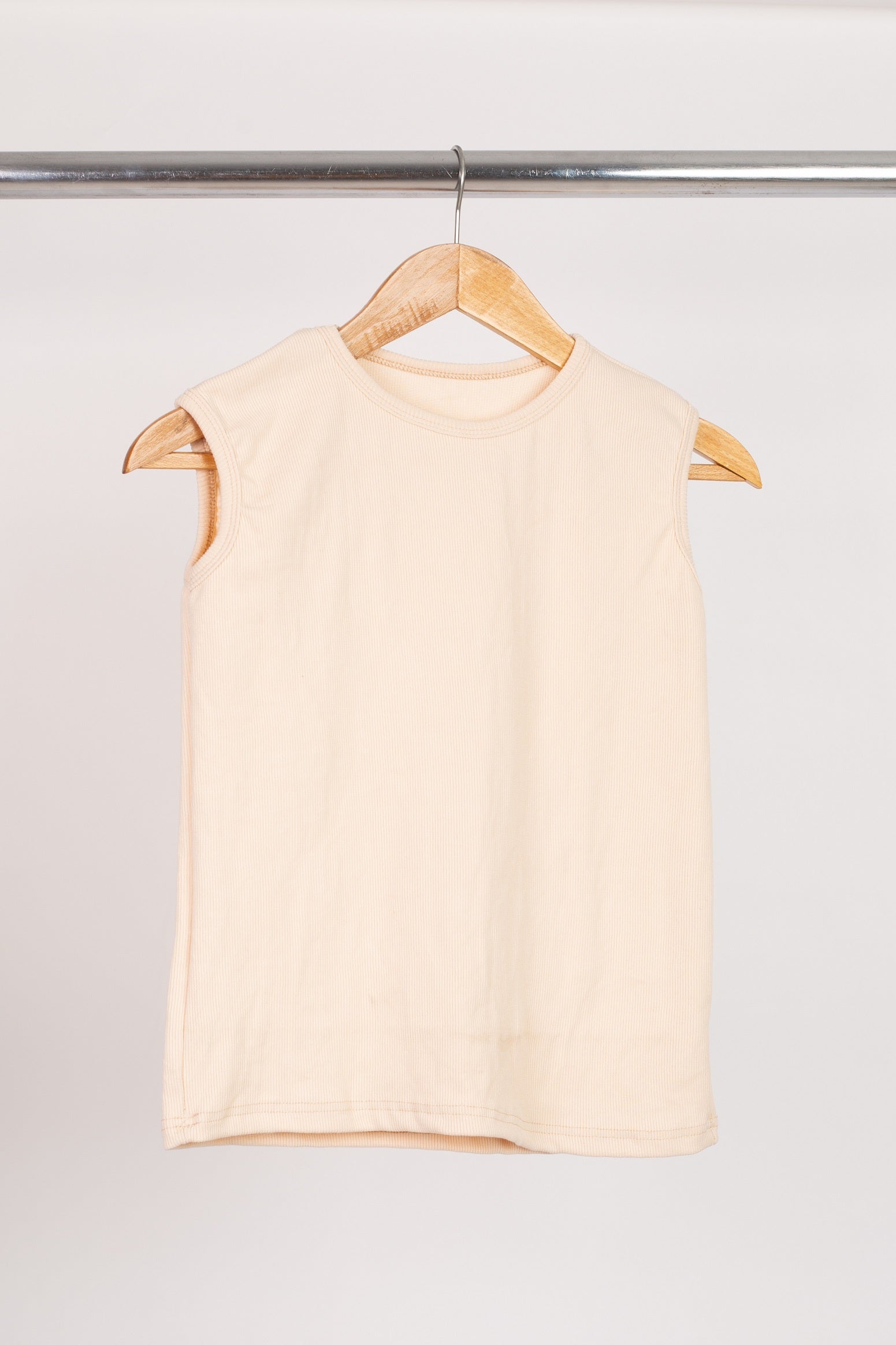 Sleeveless Plain ribbed top