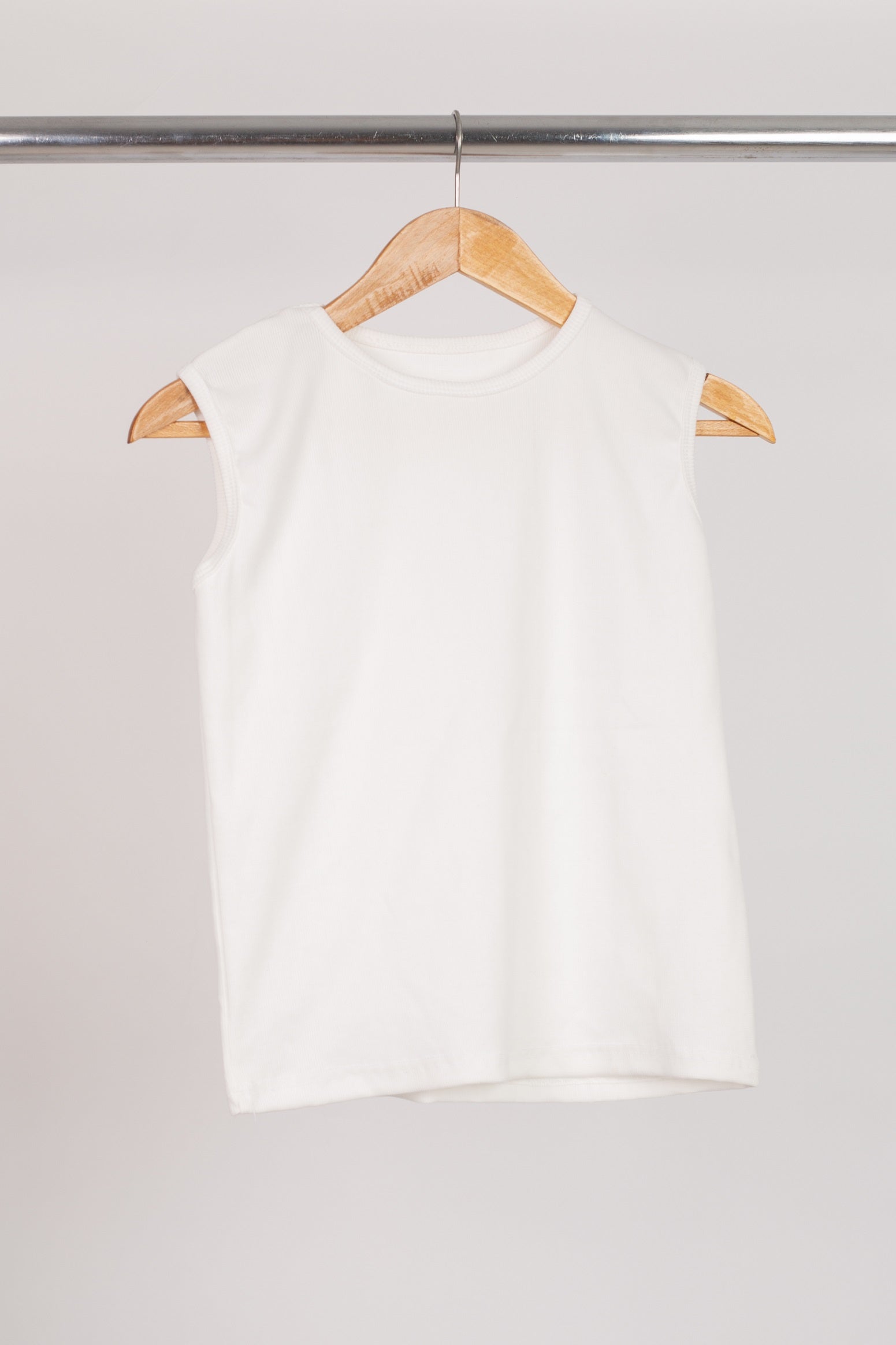 Sleeveless Plain ribbed top