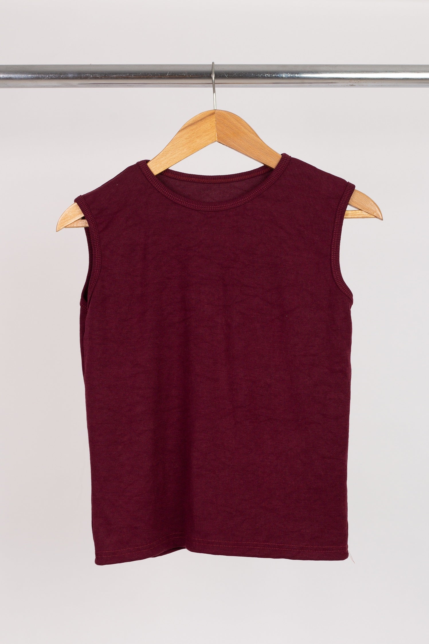 Sleeveless Plain ribbed top