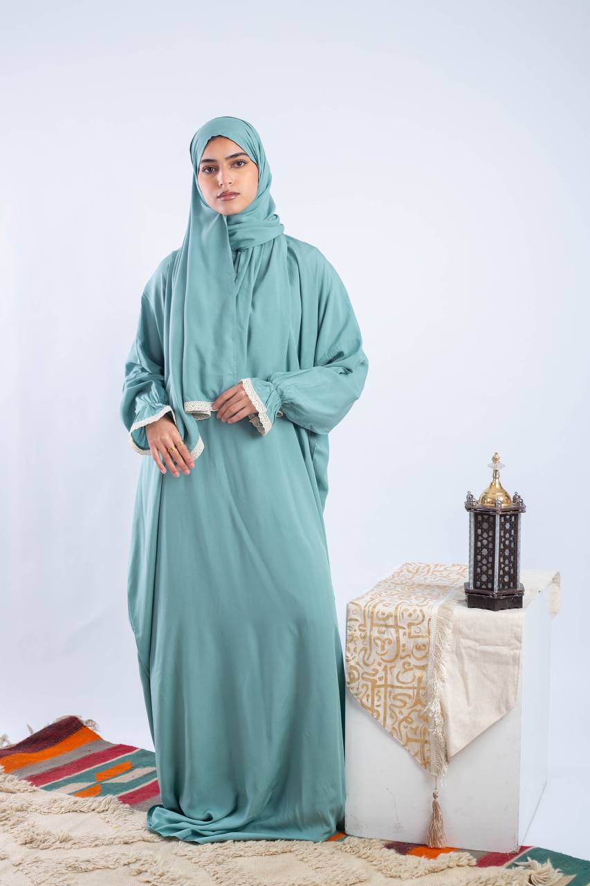 Relaxed Isdal – Plain aque viscose Isdal with lace details, anti-shrink, fits up to 95 kg