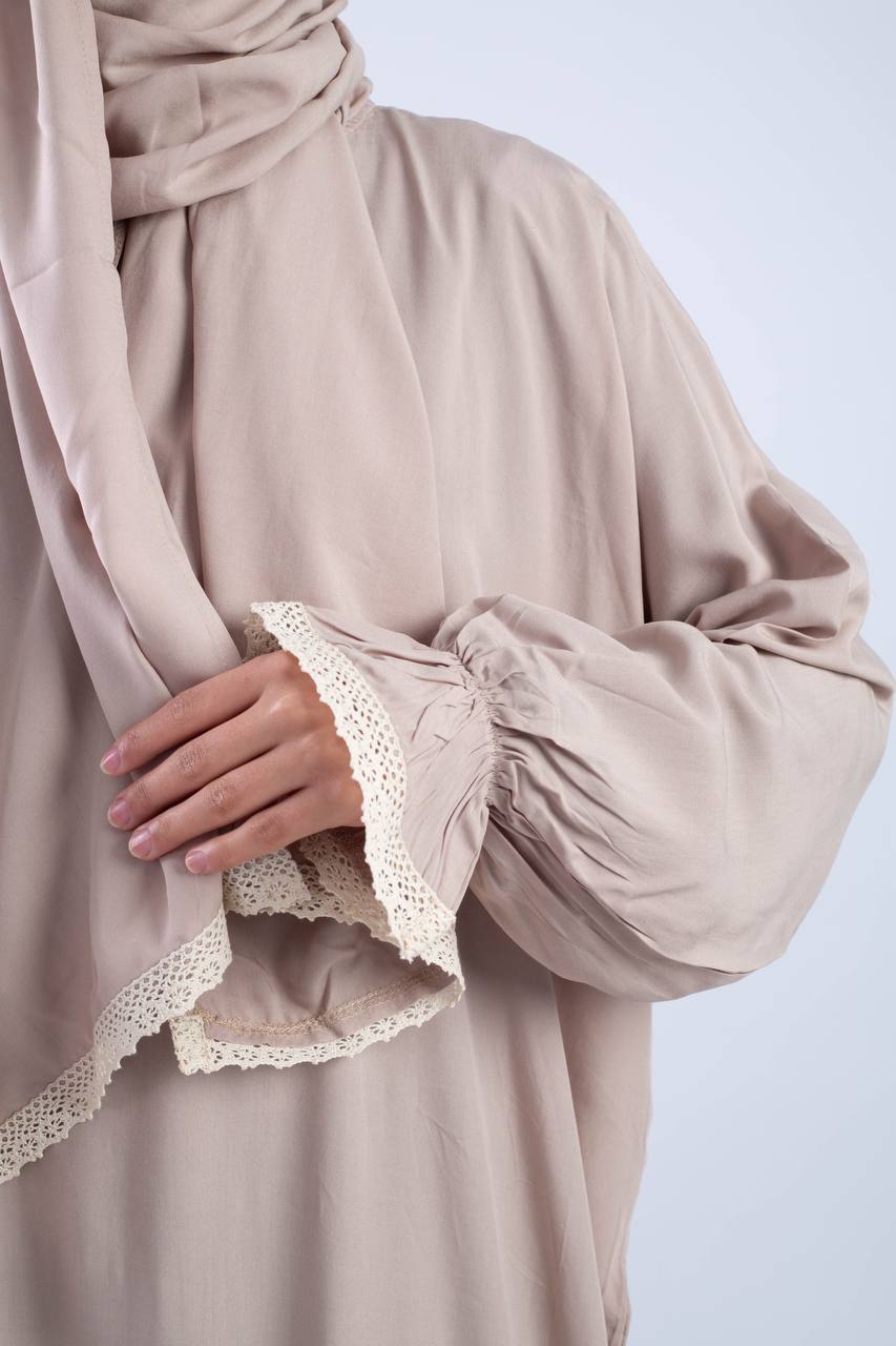 Relaxed Isdal – Plain viscose Isdal with lace details, anti-shrink, fits up to 95 kg details