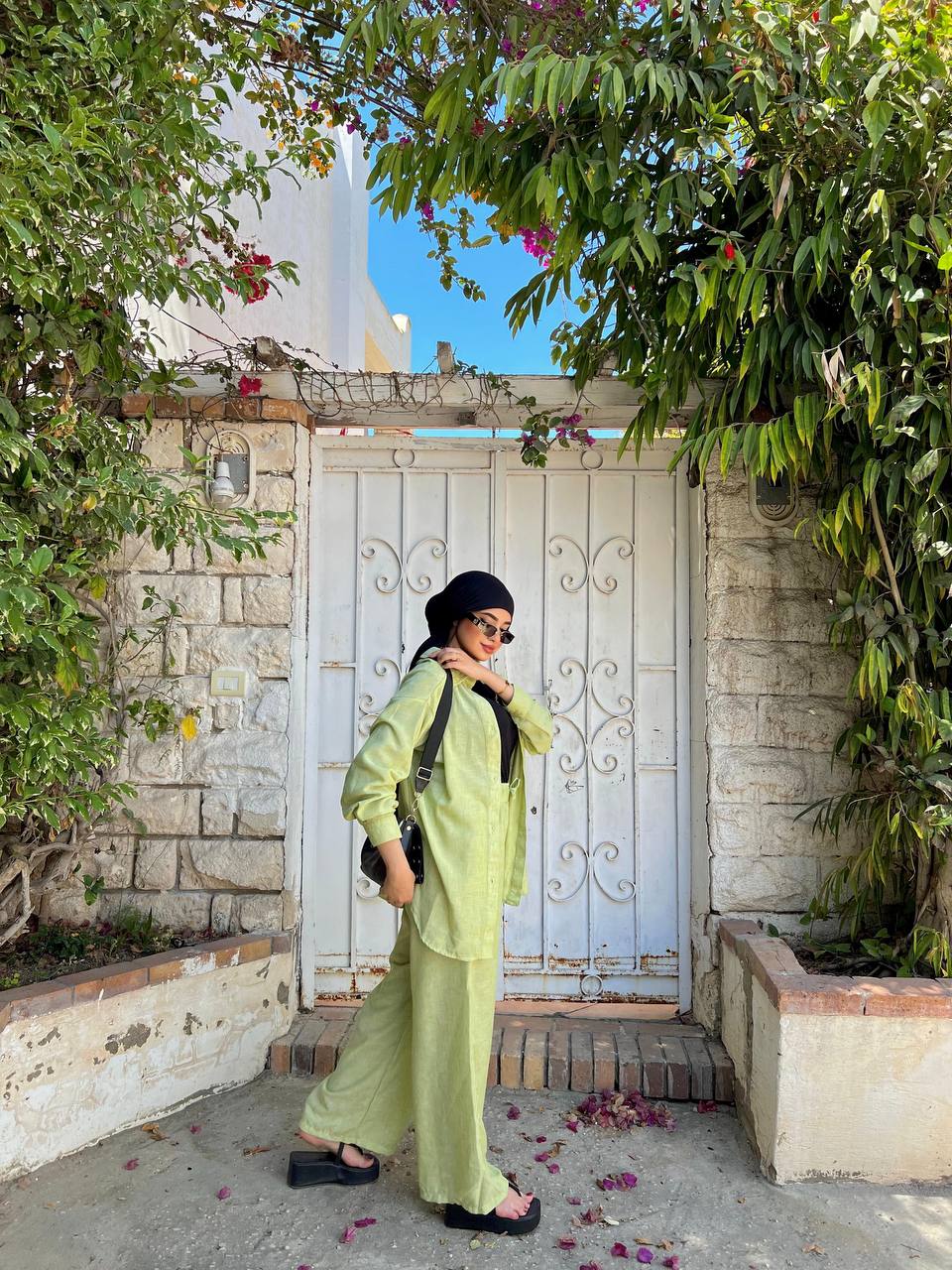 Tone Set by Jessy – Crinkled linen suit, available in lime, one-size fits up to 90 kg